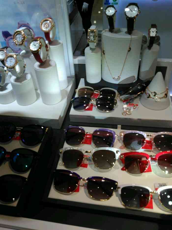 uscen(巴黎春天店)-"香港瑶娴一族集团旗下的轻奢饰品连锁品牌u.