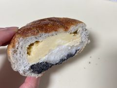 黑芝麻年糕豆乳包-追光 Dream Bakery(汉街店)