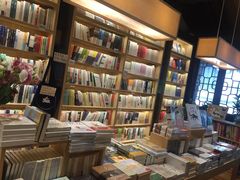 -猫的天空之城概念书店(杭州南宋御街店)