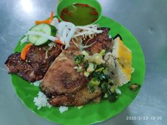 烤猪排猪肉猪皮拌饭-Cơm Tấm Ba Ghiền