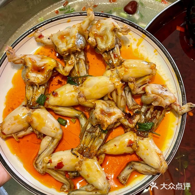 广州！这家18年老味道的田鸡真的嘎嘎香😋 