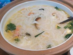 -云海肴·汽锅鸡·云南菜(天山百盛优客店)