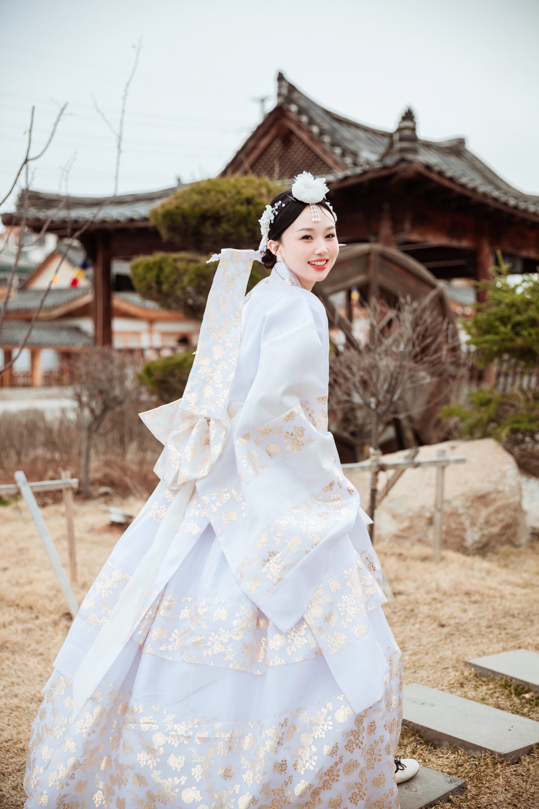 适合情侣拍朝鲜族婚服的写真馆