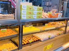 面包甜点陈列柜-鲍师傅糕点(江苏路店)