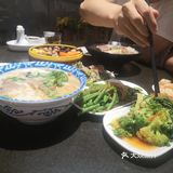果然名不虚传。这里离我们住的河南鸿元酒店很近