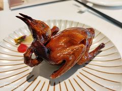 润烧乳鸽-世博源公馆·本帮融合菜·主题包厢·江景餐厅