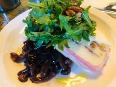 芝麻菜沙拉配风干火腿-羽深肉铺 Steak & Wine