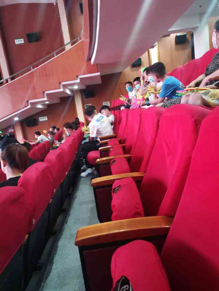 东北情二人转大剧院-"非常没意思的二人转,很无聊.座位是第二排.