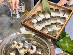 -围炉肉舍•炭烤活鳗•丹东海鲜烤肉(步行街店)