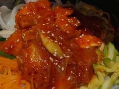 辣白菜五花肉拌饭-唯成•韩国炭火烤肉 유성고기