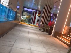 -涨巢·潮玩水疗局