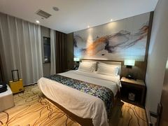 -潮漫酒店(北京通州环球度假区临河里地铁站店)