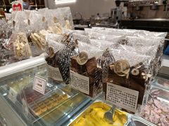 -VENCHI 闻绮(上海佛罗伦萨小镇店)