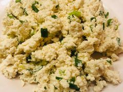 小葱拌豆腐-清真吴记门钉肉饼·喜多利