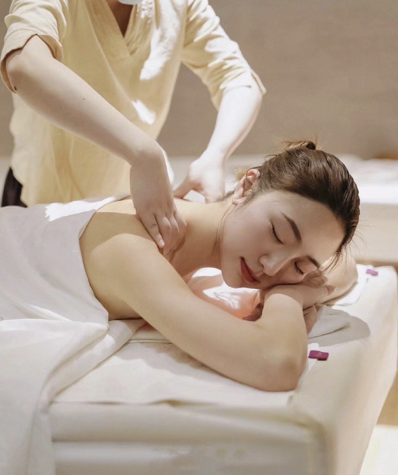 肩颈按摩放松解压