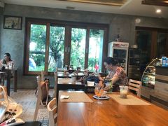 -Chom Cafe and Restaurant