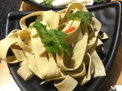 -洪氏嗨捞·广东猪肚鸡·椰子鸡火锅(西咸万象城店)