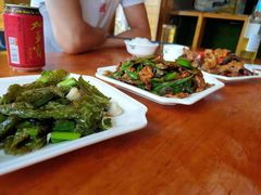 -临江餐馆二楼美食部落