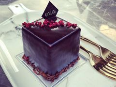 小布朗-UNI UNI(环亚凯瑟琳店)