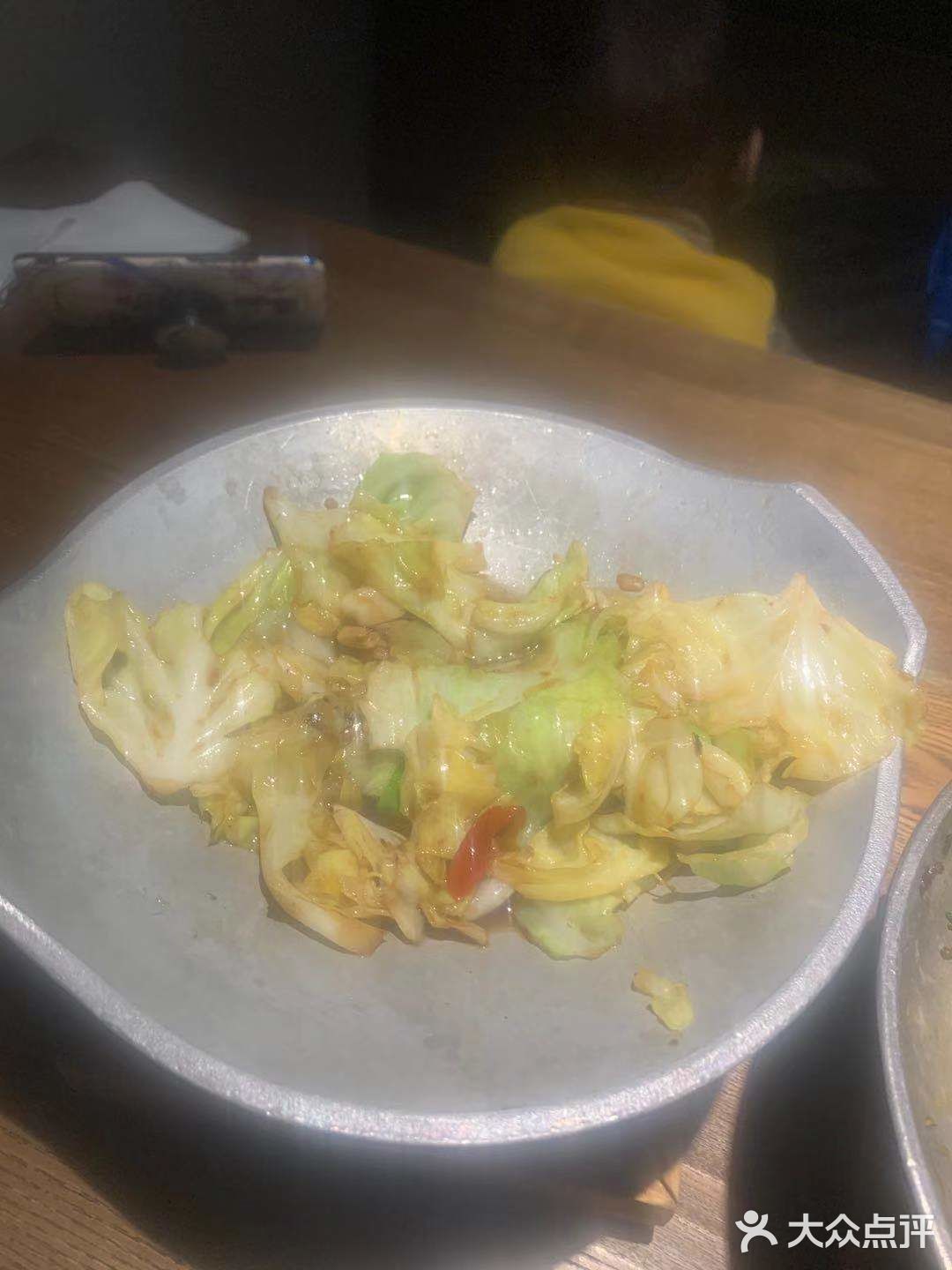 以前胜在性价比，现在没有任何优势了，干锅牛蛙又油量又少