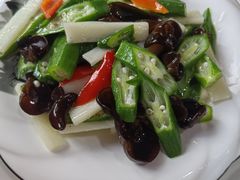 木耳山药炒秋葵-宝发园名菜馆