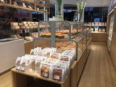 面包甜点陈列柜-好利来(东直门银座店)