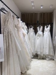 点击看大图 -Renee芮亦婚纱