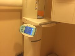 -瑞尔齿科(南京东路名人诊所)