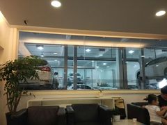 -弘仁宝佳比亚迪4S店(宝山旗舰店)