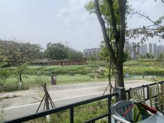 -茅草房·河畔园林火锅