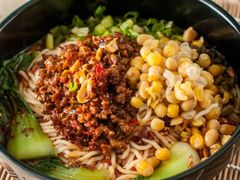麻辣豌豆面-亮亮面馆(经六路店)