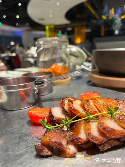 小大董·烤鸭(观景餐厅·南京西路店)碳烤猪颈肉图片