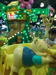 -维佳童话镇演出现场(徐东店)