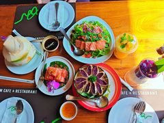 -Chom Cafe and Restaurant