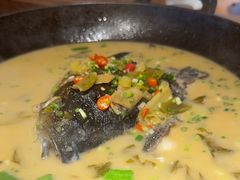 煎香酸菜半边鱼-渔悦潇湘·酸菜煮鱼(岳麓山店)