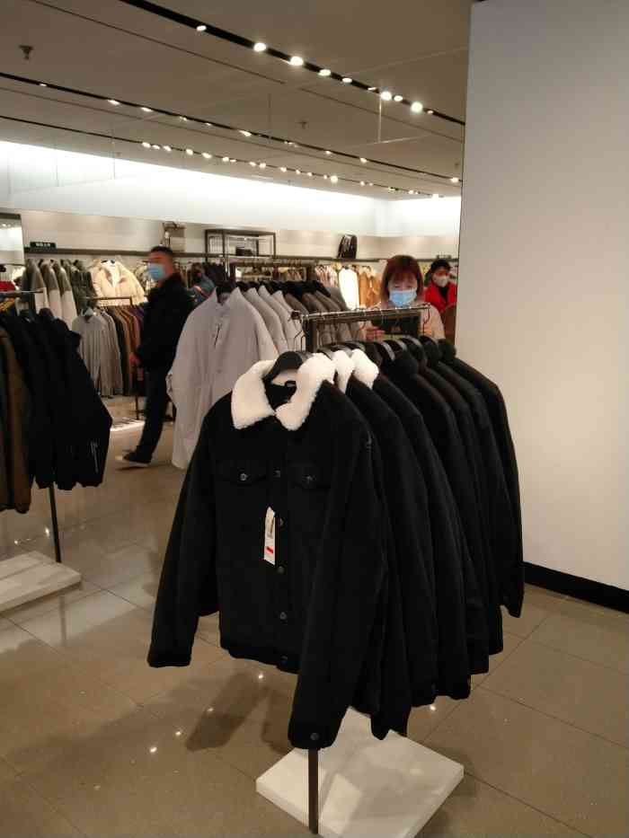 zara(西单大悦城店)-"zara 衣服款式真多,但是打折的衣服质.