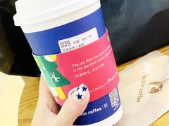 圣诞姜饼人拿铁-瑞幸咖啡(国际珠宝交易中心店)