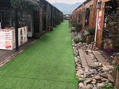 -冰冰龙虾·江湖菜·花园江景餐厅