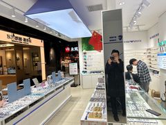 -美式眼镜·授权蔡司.依视路.尼康.豪雅.明月(南翔印象城店)
