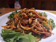 彝家舂仔鸡-老滇山寨•云南特色菜•地方菜•民族风情歌舞表演(金碧店)