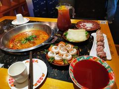 -憨孃孃·重庆老火锅(红山黑金店)
