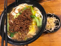 -丽虹云南过桥米线(兴工街店)