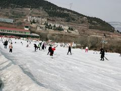 -济南卧虎山滑雪场