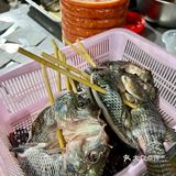 版纳蕞好吃的烤鱼店|下飞机拖着行李都要来
