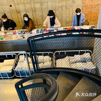 价格比专柜店肯定是便宜些的