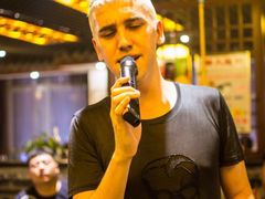俄罗斯歌手现场演唱-龙门老灶火锅
