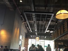 大堂-星巴克臻选(湛江鼎盛广场店)
