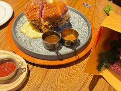 火焰烤猪肘-1886德国汽车餐厅(外滩中央店)