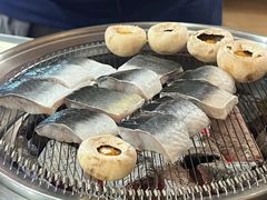 -围炉肉舍•炭烤活鳗•丹东海鲜烤肉(步行街店)