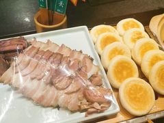 -帅巴人舅母子腊蹄民俗村